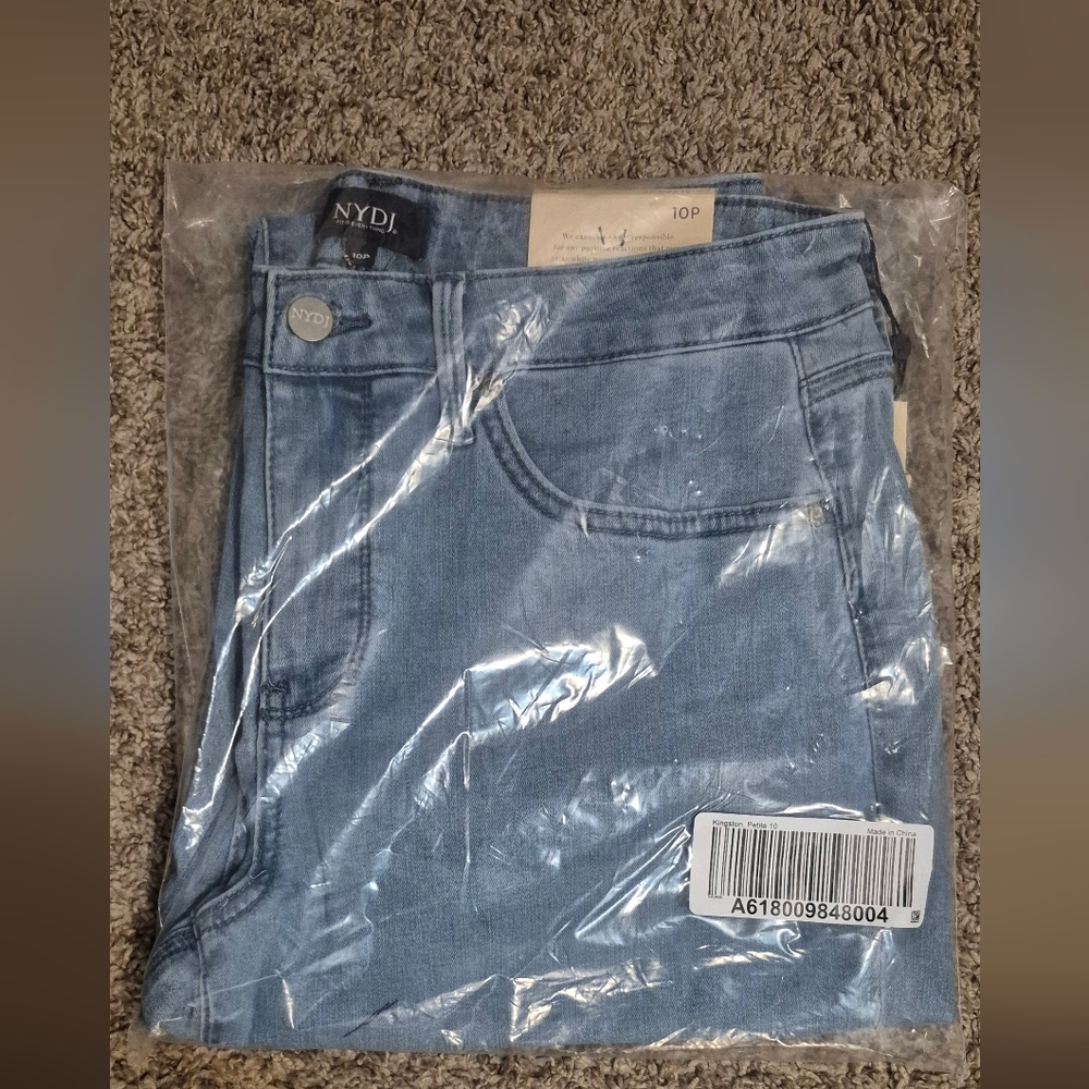 NWT NYDJ Margot Girlfriend Jeans With Roll Cuffs. - Picture 5 of 9